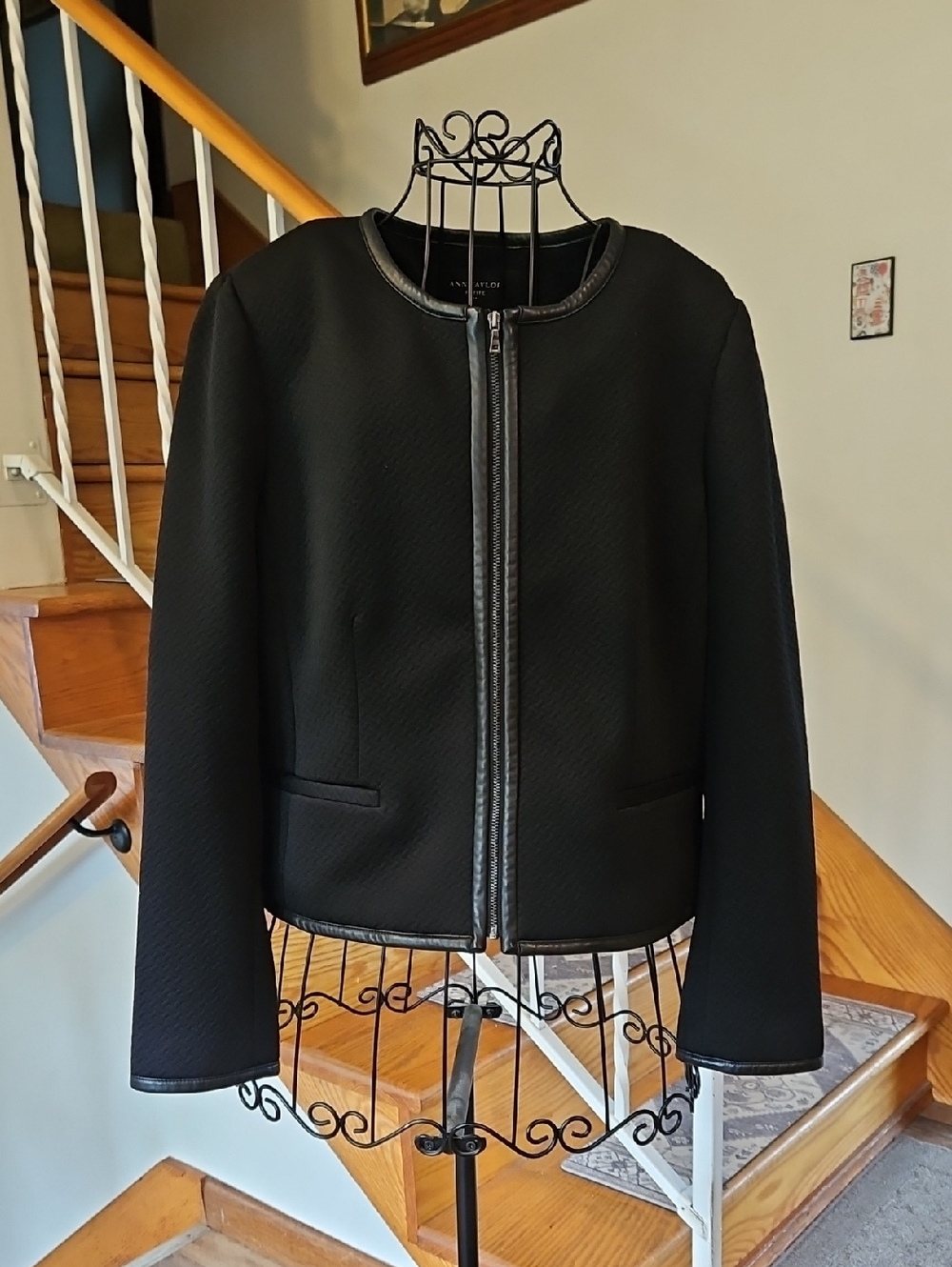 👚Ann Taylore Classic Black Zip-Front Women's Jacket